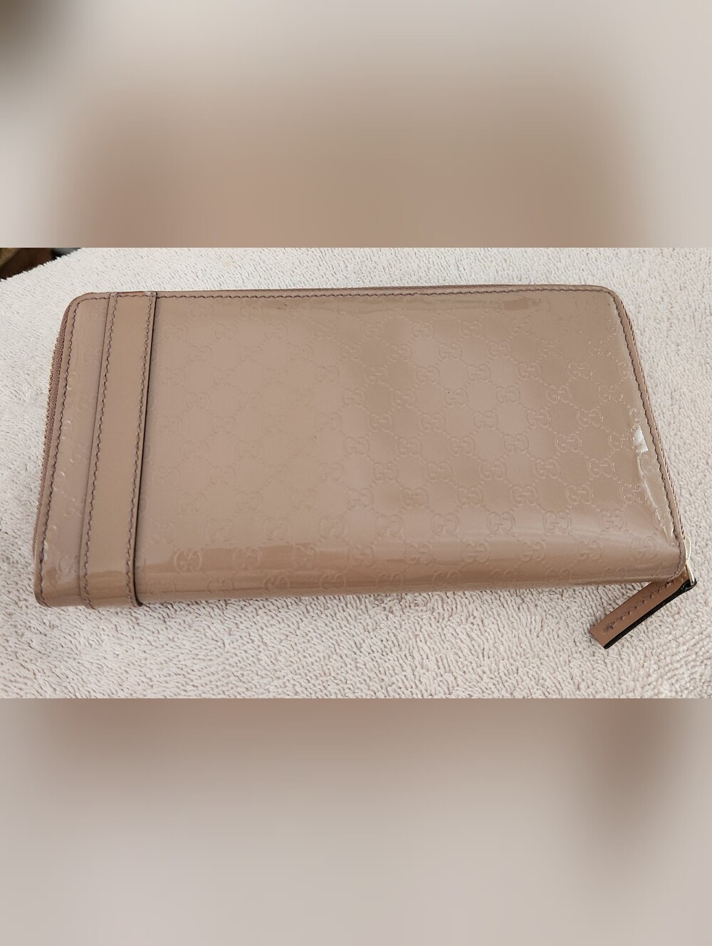 Gucci Taupe Embossed Patent Leather Microguccisima Zip Wallet with Gold Buckle - Picture 3 of 12